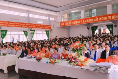 Trường THPT Ea H’Leo tổ chức Lễ kỷ niệm 35 năm ngày NGVN 20/11/2017