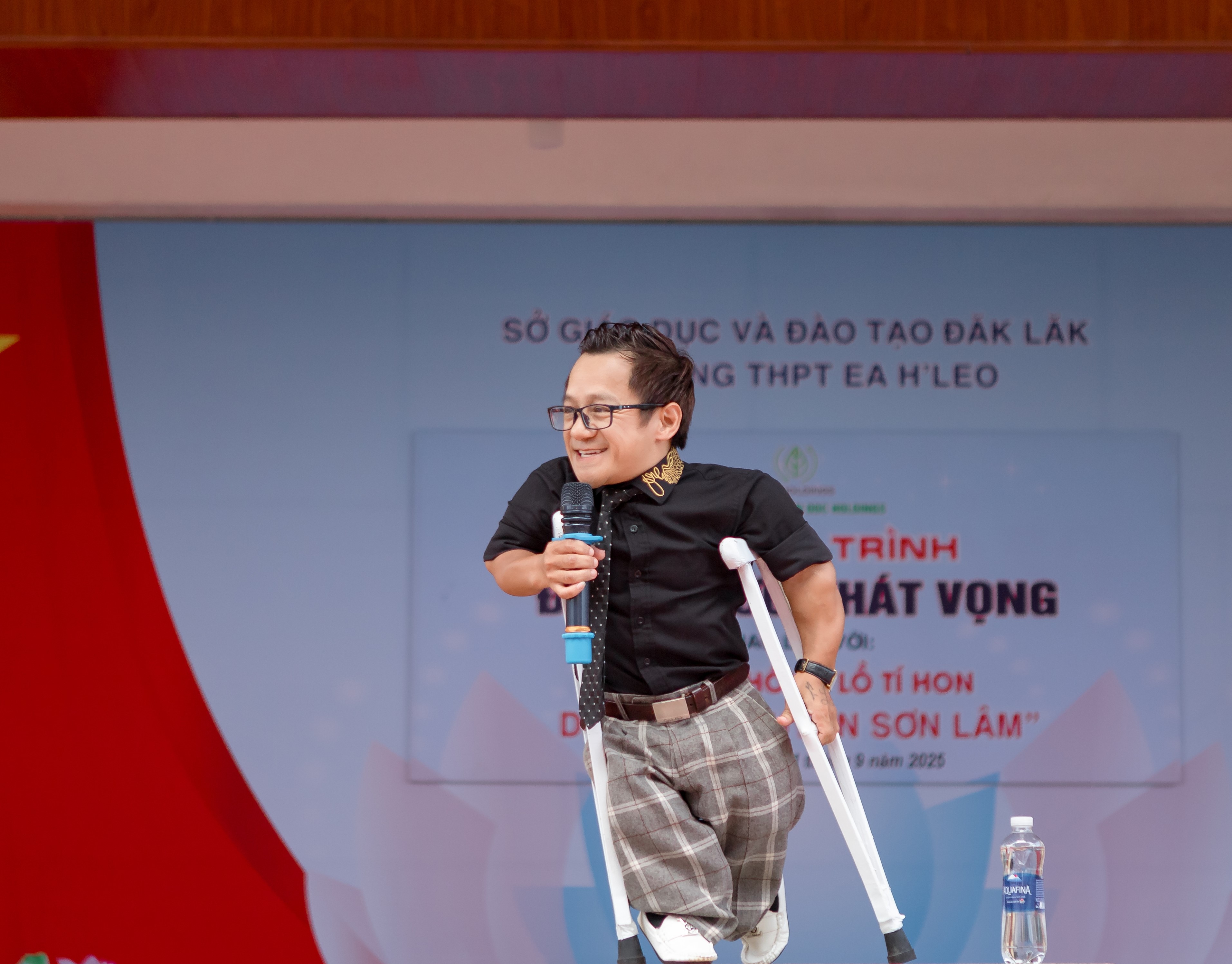 Diễn giả Nguyễn Sơn Lâm “đánh thức khát vọng” cùng 1200 học sinh THPT Ea H’leo